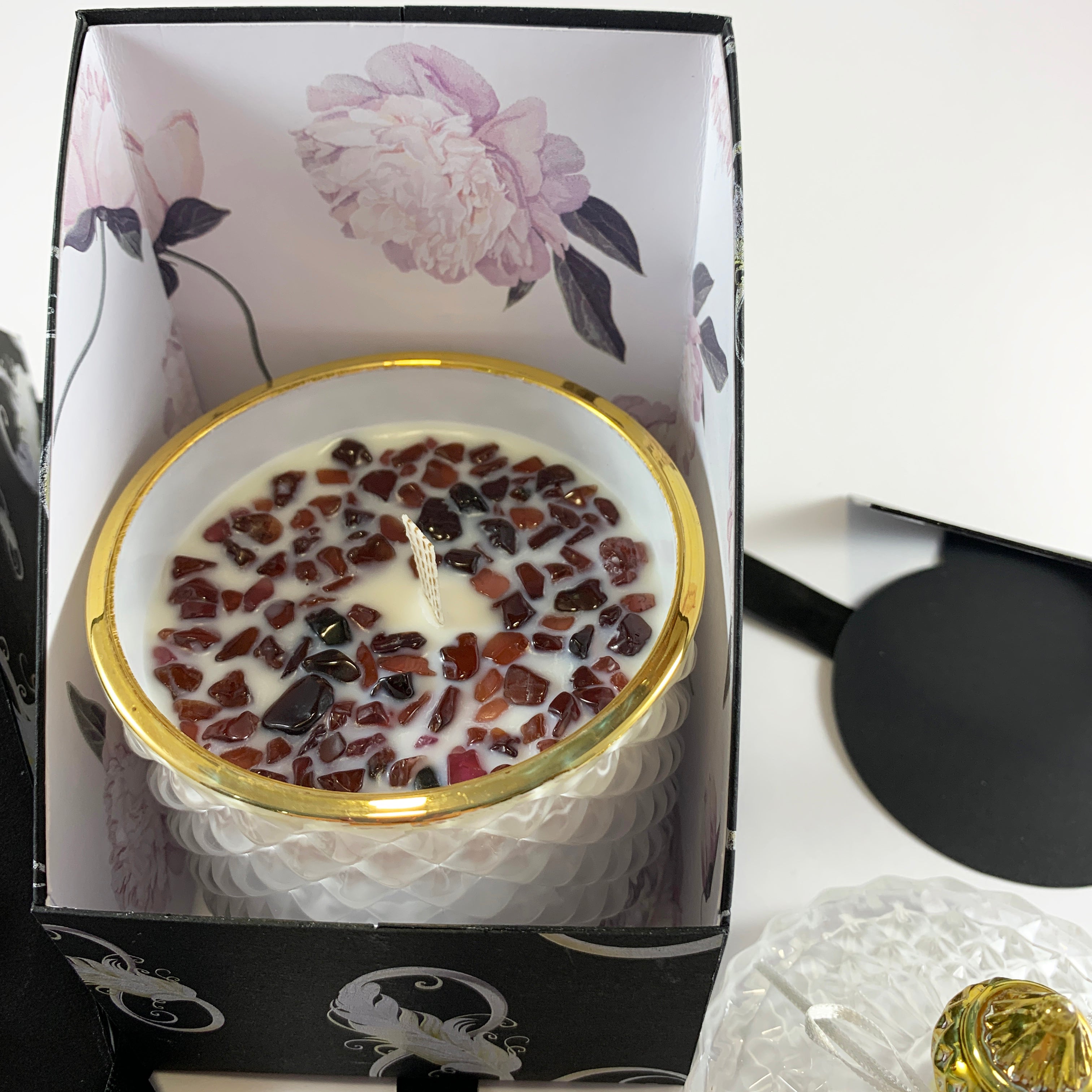 White Peony Art Deco Soy Candle - Standard